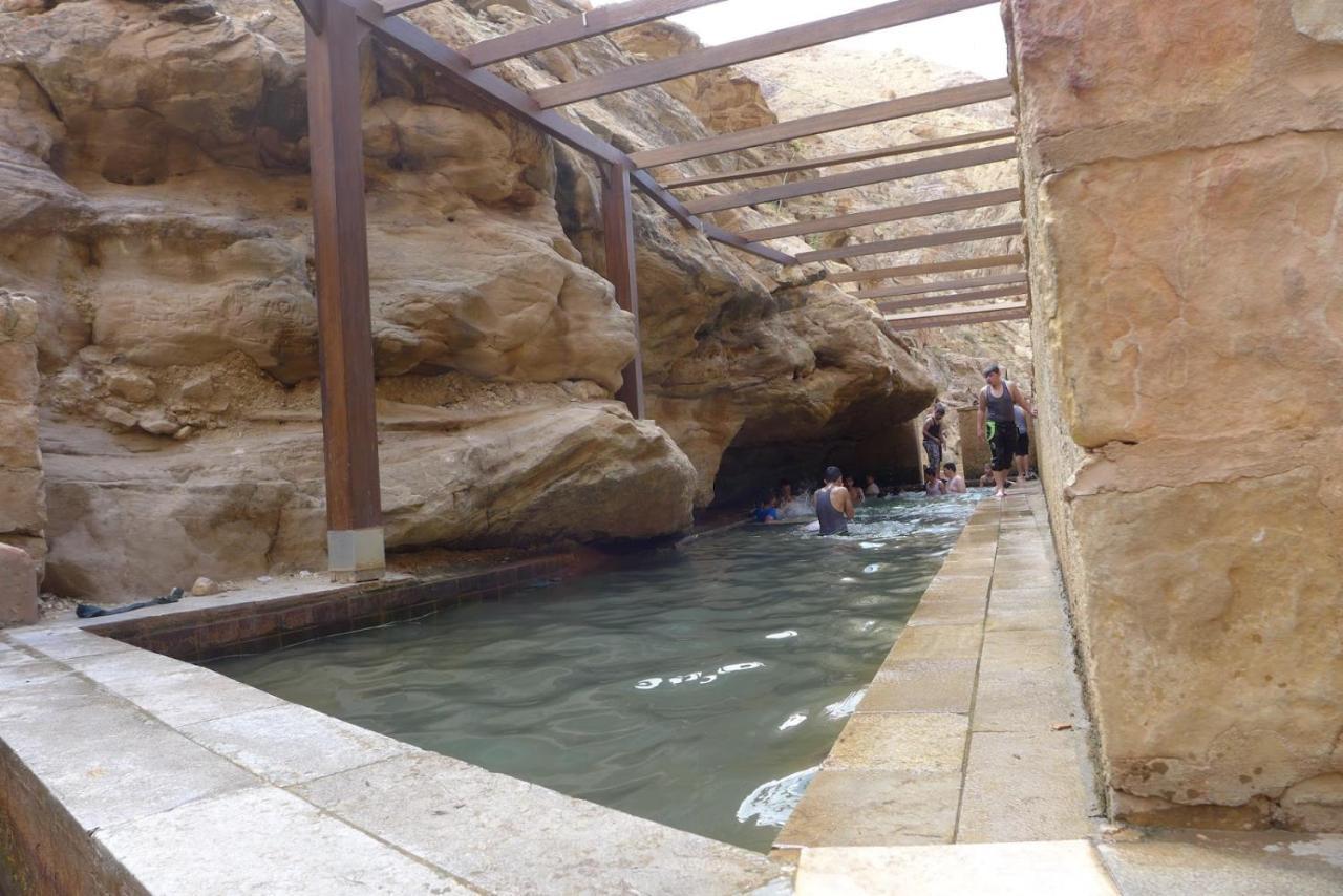 Afra Hot Springs Chalets At-Tafilah Екстер'єр фото