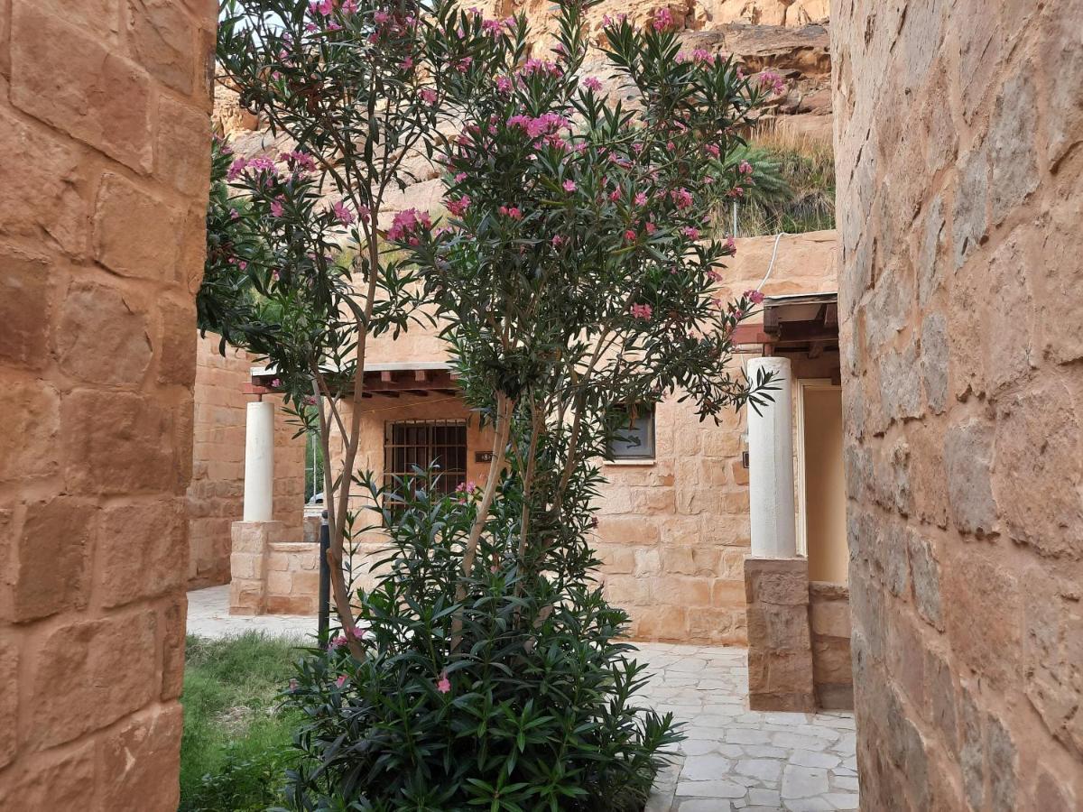 Afra Hot Springs Chalets At-Tafilah Екстер'єр фото